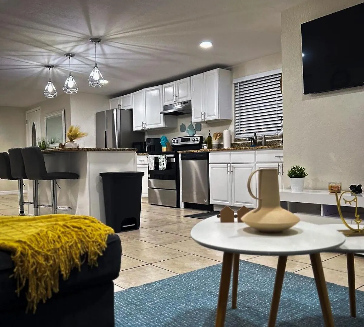 Casa de Férias Cozy Getaway Pet Friendly 10 Min Busch Gardens Vila Tampa